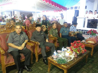 Warga Kampung Jawa Antusias Sambut Gubernur dan Bupati Minahasa